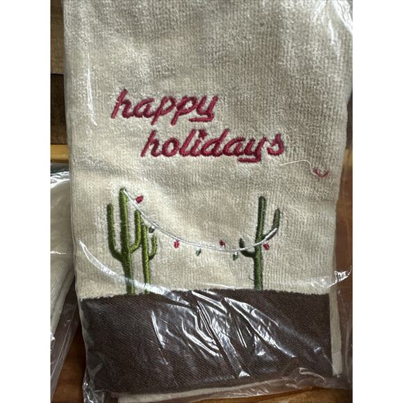 NWT St. Nicholas Square Hand Towel Happy Holidays Cactus Lights Set Of 2 - Picture 2 of 3
